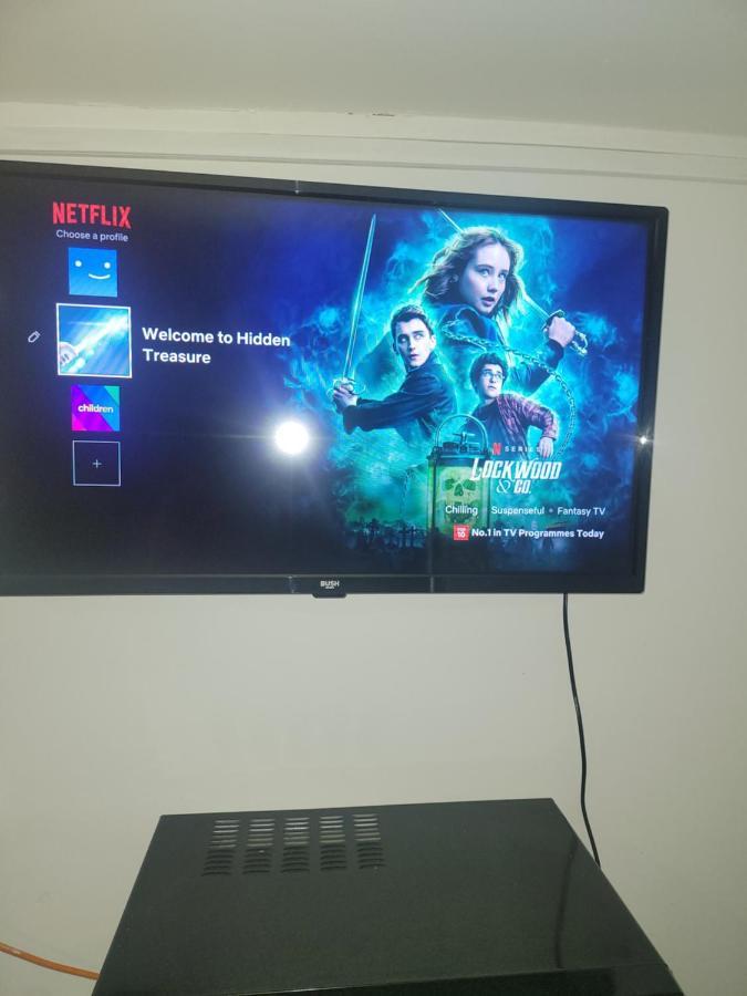 Hidden Treasure-Netflix And Wi-Fi-Basement Flat Appartement Gillingham  Buitenkant foto