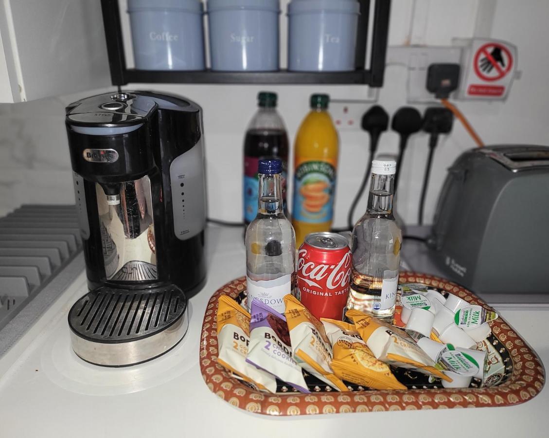 Hidden Treasure-Netflix And Wi-Fi-Basement Flat Appartement Gillingham  Buitenkant foto